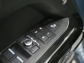 Land Rover Defender thumbnail 19