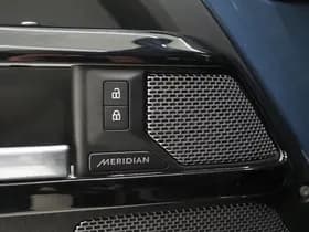 Land Rover Defender thumbnail 21