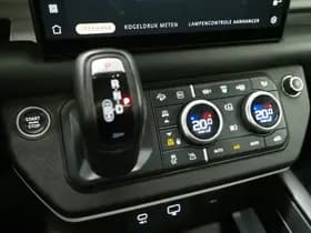 Land Rover Defender thumbnail 35