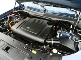 Land Rover Defender thumbnail 7