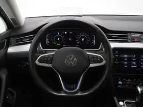 Volkswagen Passat thumbnail 36