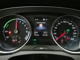 Volkswagen Passat thumbnail 24