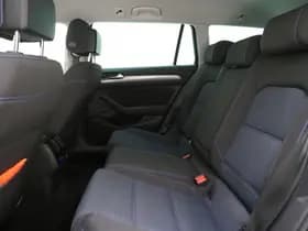 Volkswagen Passat thumbnail 35