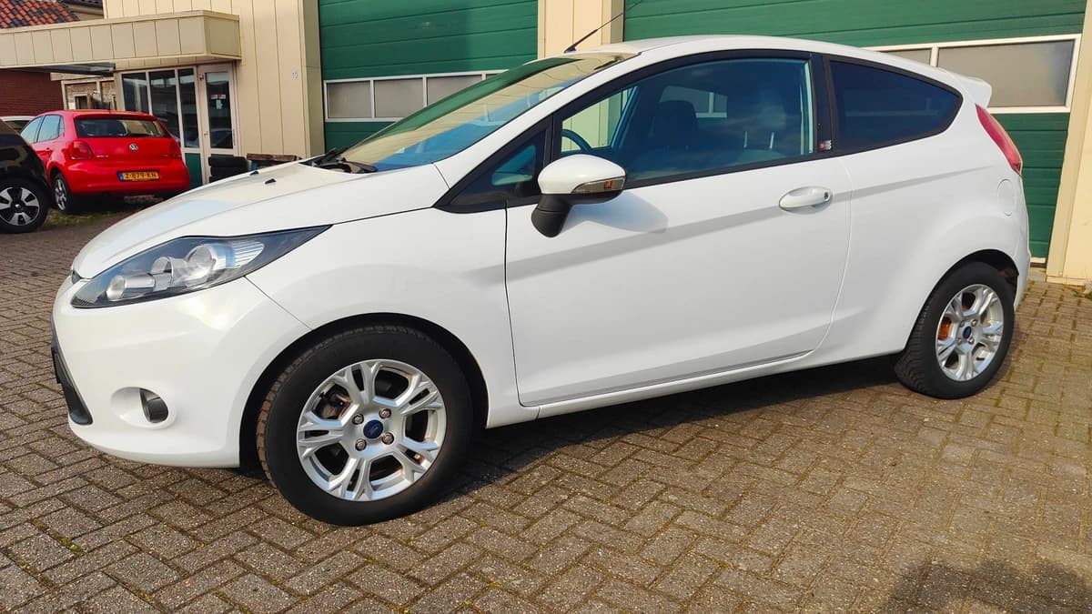 Ford Fiesta — foto 1