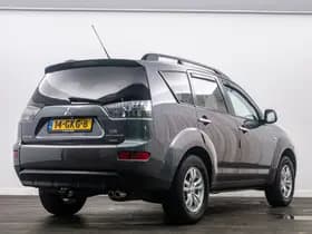 Mitsubishi Outlander thumbnail 4