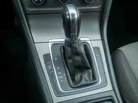Volkswagen Golf thumbnail 24
