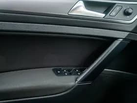 Volkswagen Golf thumbnail 25