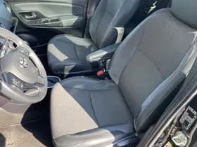 Toyota Yaris thumbnail 13