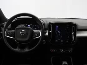 Volvo XC40 thumbnail 3