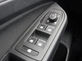 Volkswagen Golf thumbnail 28