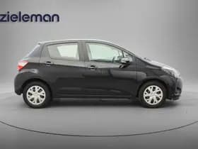 Toyota Yaris thumbnail 12