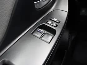 Toyota Yaris thumbnail 24
