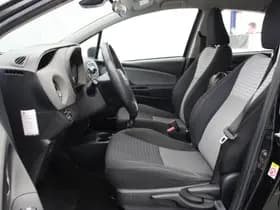 Toyota Yaris thumbnail 5