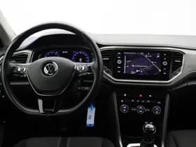 Volkswagen T-Roc thumbnail 3