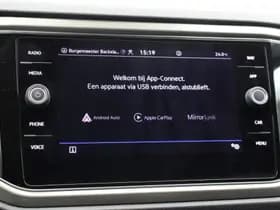 Volkswagen T-Roc thumbnail 4