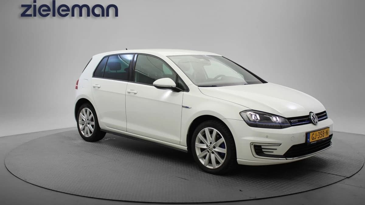 Volkswagen Golf — foto 1