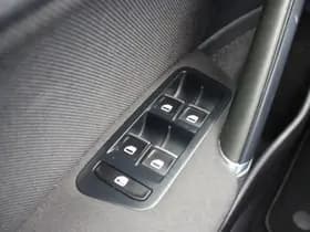 Volkswagen Golf thumbnail 27