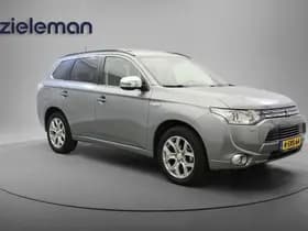 Mitsubishi Outlander thumbnail 1