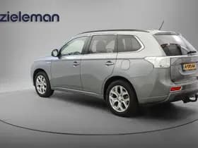 Mitsubishi Outlander thumbnail 3