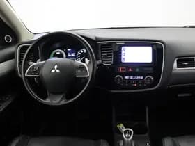 Mitsubishi Outlander thumbnail 4