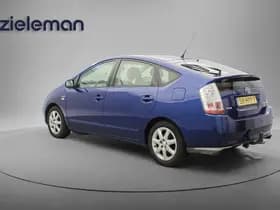 Toyota Prius thumbnail 2