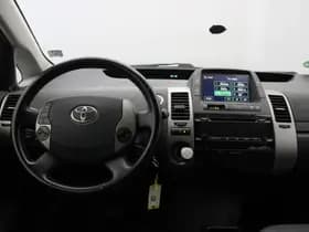 Toyota Prius thumbnail 3