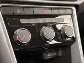 Volkswagen T-Roc thumbnail 19