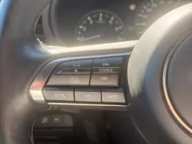 Mazda 3 thumbnail 11