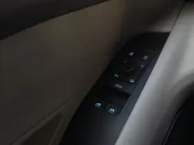 Ford Capri Style Standard Range RWD 52 kWh | All-Weather banden | Massagestoel | Draadloze telefoonlader | Apple Carplay thumbnail 16