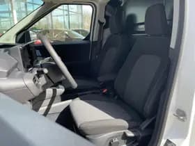 Ford E-Transit Courier thumbnail 3