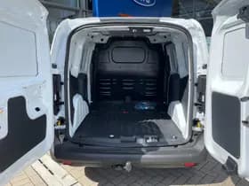 Ford E-Transit Courier thumbnail 22