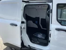 Ford E-Transit Courier thumbnail 24