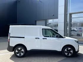 Ford E-Transit Courier thumbnail 8
