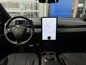 Ford Mustang Mach-E Extended Premium RWD 88 kWh thumbnail 2