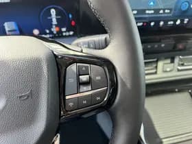 Ford Tourneo Custom 2.5 PHEV 233 PK L1H1 ACTIVE | 8 persoons | Elektr. schuifdeuren | Panorama dak | Trekhaak inklapbaar | Digitale spiegel | Stoelverw. achter thumbnail 32