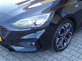 Ford Focus thumbnail 4