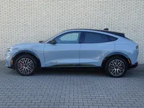 Ford Mustang Mach-E thumbnail 5