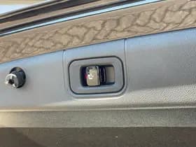 Mercedes-Benz E-Klasse E 300 e thumbnail 15