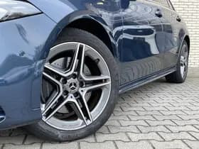 Mercedes-Benz A-Klasse A 250 e AMG Line thumbnail 2