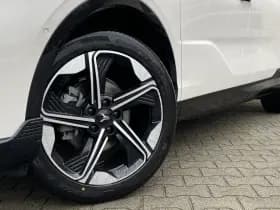 Voyah Courage Business Edition 80 kWh thumbnail 2