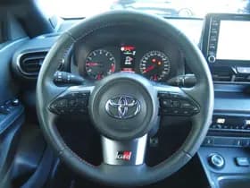 Toyota Yaris thumbnail 12