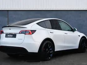 Tesla Model Y thumbnail 3