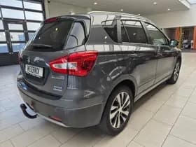 Suzuki S-CROSS thumbnail 3