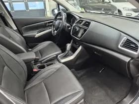 Suzuki S-CROSS thumbnail 10