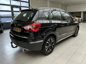 Suzuki S-CROSS thumbnail 3