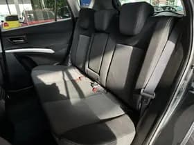 Suzuki S-CROSS thumbnail 6