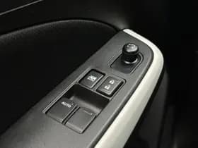 Suzuki Swift thumbnail 17