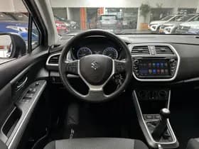 Suzuki S-CROSS thumbnail 2