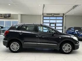 Suzuki S-CROSS thumbnail 9