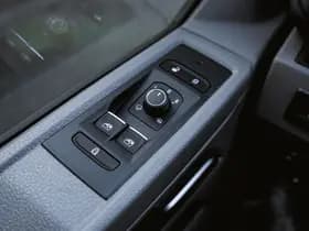 Volkswagen Caravelle thumbnail 105